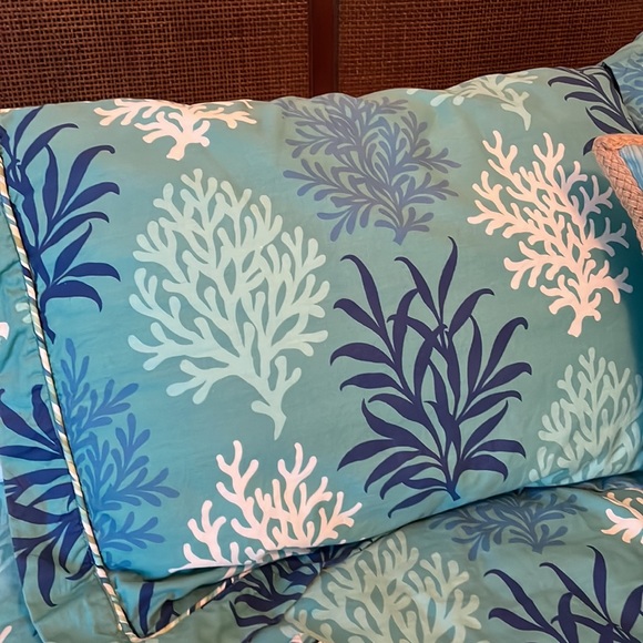 Turquoise queen comforter set. - Picture 6 of 6